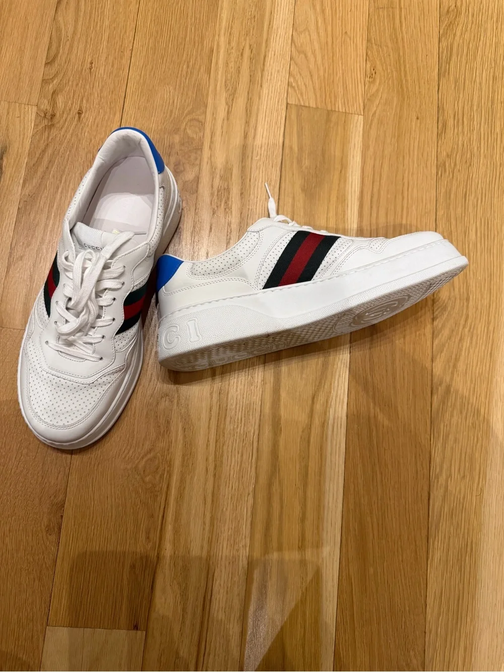 Gucci White Leather Sneakers with Red & Green Web Stripe
